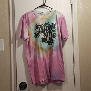 "Mom Life" tshirt